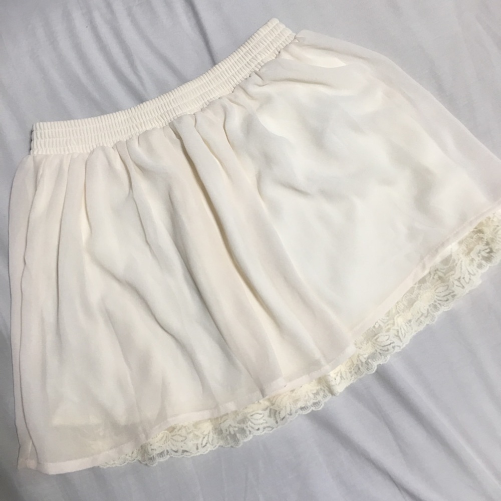 Cream forever 21 skirt with lace